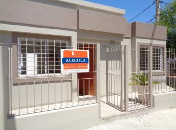 Foto · Barrio Villa Cabrera - Excelente Casa de 1 Dormitorio, Amplia con Cochera Cubierta, Patio y Jardín C