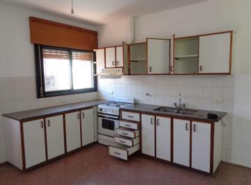 Foto · Barrio Villa Cabrera - Casa de 2 Dorm., Amplia y Luminosa con Cochera Cubierta, Escritorio, Ba