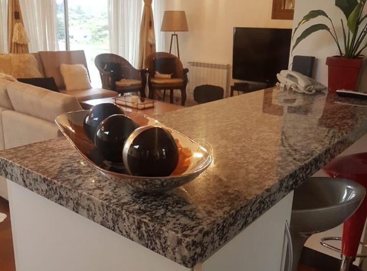 Casa · 320m² · 6 Ambientes · 2 Cocheras
