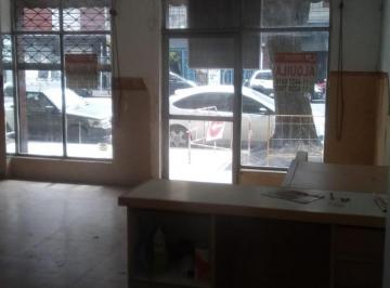 Local comercial · 100m² · 2 Ambientes · Local Comercial Av Forest con o Sin Renta