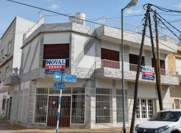 Casa · 190m² · 5 Ambientes · 4 Cocheras · Villa Ballester. Casa en Esquina de 5 Ambientes C/cochera y