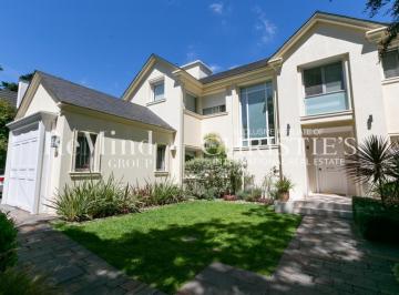 Casa · 325m² · 4 Ambientes · 2 Cocheras · Venta | Lindisima Casa en Vicente López
