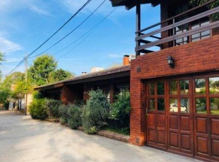 Casa · 180m² · 5 Ambientes · 1 Cochera