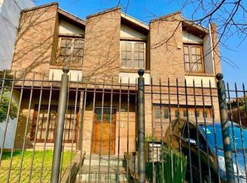 Casa de 5 ambientes, Quilmes · Chalet 5 Amb + Piscina + Garage. Venta Quilmes Residencial