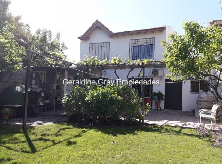 Casa · 190m² · 4 Ambientes · 1 Cochera