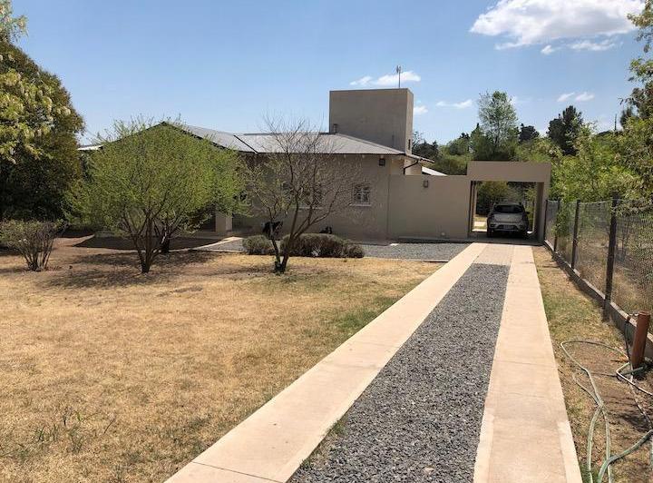Casa · 230m² · 5 Ambientes · 2 Cocheras