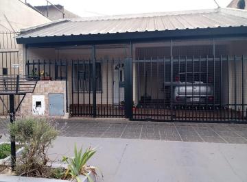 PH · 80m² · 3 Ambientes · 1 Cochera · PH de 3 Amb con Cochera, Patio, Quincho y Parrilla