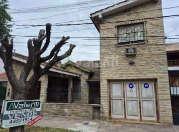Casa de 5 ambientes, Hurlingham · Chalet en Venta 2 Plantas Sobre Lote 550 m² Ideal Inversor/desarrollo, Av Vergara, Hurlingham