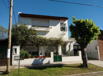 Casa de 4 ambientes, Hurlingham · Chalet PH en Venta Cond en Parque Quirno