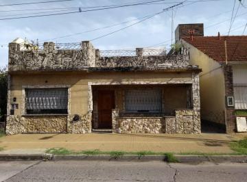 Casa de 4 ambientes, General San Martín · En Vta. Villa Bonich,2 Casas en Lote de 10x 30.86 U$s 130.000. - Consulte!