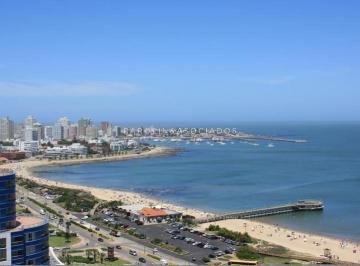 Foto1 · Apartamento en Venta de 2 Dorm. en Season Tower, Punta del Este.