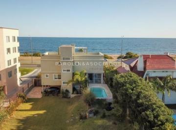 Foto1 · Hermosa Casa en Venta de 4 Dorm. Frente Al Mar, Punta del Este.