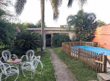 Casa · 176m² · 2 Dormitorios · Casa de 4 Amb con Garage/ Quincho y Pileta / Terreno de 343 m²