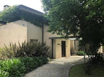 Casa · 380m² · 6 Ambientes · Excelente Casa en Venta en Barrio San Francisco, Manzanares