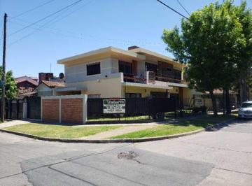 Casa · 199m² · 4 Ambientes · 1 Cochera · Casa en Venta en Parque Johnston