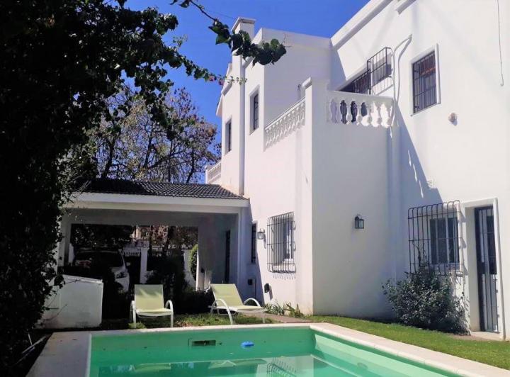 Casa · 600m² · 5 Ambientes · 1 Cochera