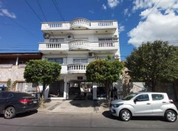 Casa · 88m² · 3 Ambientes · 1 Cochera · Triplex en Venta en Ramos Mejia
