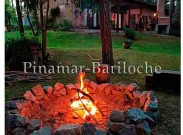 Casa Alquiler Temporal de 4 ambientes · Casa en Alquiler Cariló con Cochera Cerrada - 637