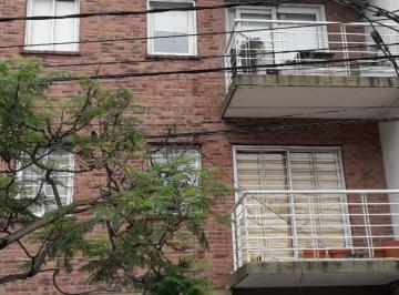 Departamento de 3 ambientes, Vicente López · Departamento 3 Amb Al Frente con Balcón y Cochera P. Olivos