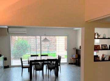 Casa · 208m² · 5 Ambientes · 1 Cochera · Casa en Venta, Crespo Al 400