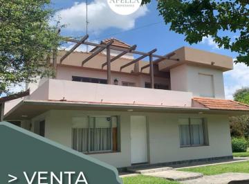 Casa · 211m² · 6 Ambientes · 1 Cochera · Venta - Importante Propiedad en Lobos Country Club