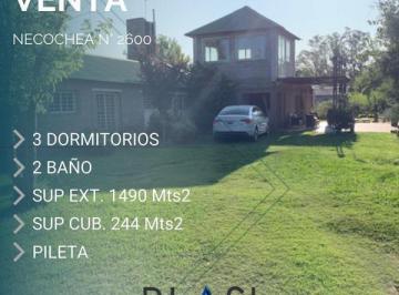Casa · 244m² · 4 Ambientes · 2 Cocheras · Casa de 3 Dorm. con Gran Terreno en Funes (Garita 17)