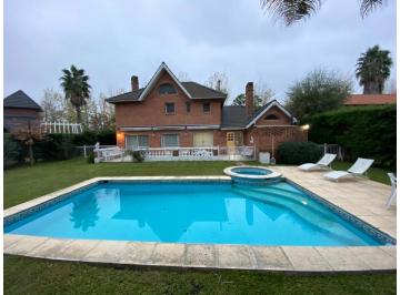 Casa · 280m² · 4 Ambientes · 4 Cocheras · Impecable Casa en Campos