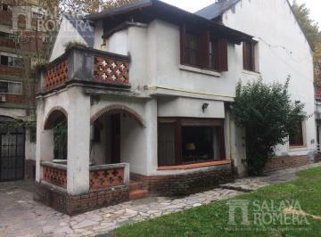 Casa · 380m² · 5 Ambientes · 3 Cocheras · Casa a Actualizar - Excelente Zona - Oportunidad