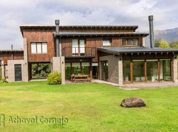 Casa · 200m² · 4 Ambientes · Excelente Casa Sobre El Golf con Vista a La Piedra de Habsburgo