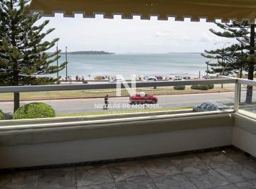 Foto1 · Departamento en Primera Línea de Playa Mansa, con Hermosa Vista.