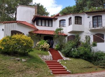 Casa · 660m² · 5 Ambientes · 1 Cochera · Lapacho 381, Parque Cariló