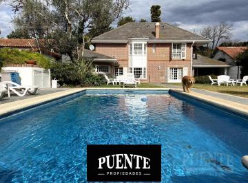 Casa · 380m² · 6 Ambientes · 4 Cocheras · Importante Chalet en Venta en Monte Grande Sobre Lote de 1400 m²
