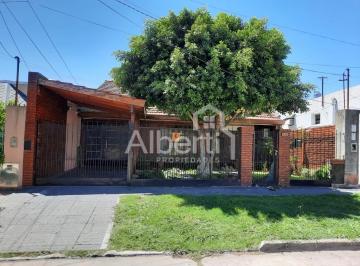 Casa de 5 ambientes, Morón · Venta - Chalet con Fondo y Quincho Haedo Norte.