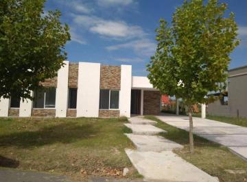Casa · 150m² · 4 Ambientes · 3 Cocheras · Casa en Venta - Santa Isabel