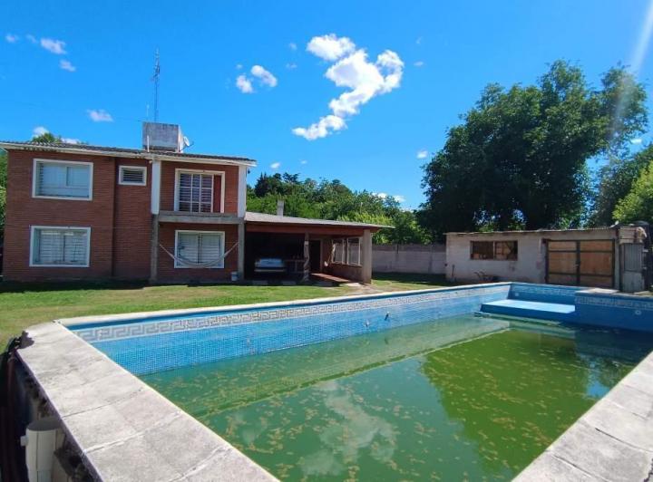 Casa · 275m² · 10 Ambientes · 3 Cocheras