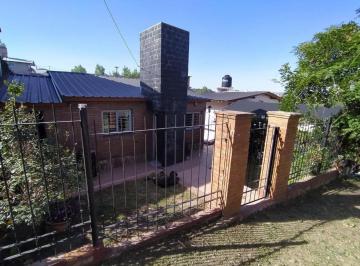 Casa · 100m² · 3 Ambientes · Se Vende Casa en B° La Quinta a m de Balneario La Hoya