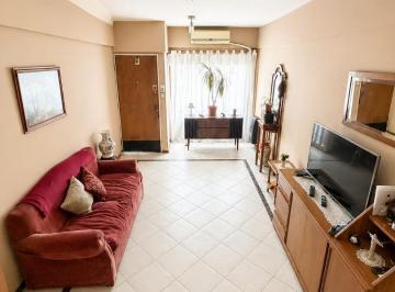 Casa · 130m² · 4 Ambientes · 2 Cocheras · Triplex en Coghlan con Patio, Terraza y Cochera Cubierta