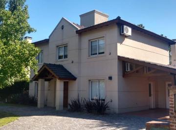 Casa de 5 ambientes, Escobar · Barrio Cerrado Acacias Blancas, Excelente Chalet en Lote Central