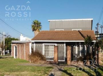 Casa · 144m² · 6 Ambientes · 3 Cocheras · Casa - Temperley