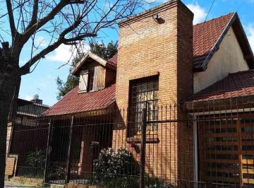 Casa · 174m² · 4 Ambientes · 2 Cocheras · Casa 4 Ambientes. | Pasaje B 2166