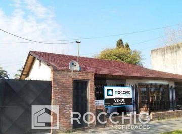 Casa · 182ha · 4 Ambientes · 3 Cocheras · Casa 4 Ambientes. | La Paz 3676