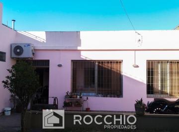 Casa · 70ha · 3 Ambientes · 2 Cocheras · Casa 3 Ambientes. | Debenedetti 2567