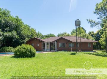 Quinta vacacional · 193m² · 4 Ambientes · 1 Cochera · Quinta en Alquiler en El Remanso