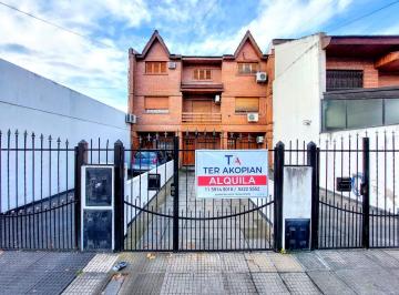 Casa · 125m² · 3 Ambientes · 2 Cocheras · Impecable Triplex 4 Ambientes con Amplio Jardín y Cochera
