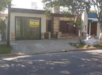 Casa de 3 ambientes, Ituzaingó · Oportunidad Casa de 3 Amb C/galpon de Losa 110 m Ituzaingo a 8 C/estación