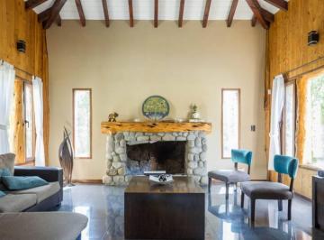 Casa · 300m² · 3 Dormitorios · 2 Cocheras · Vende Casa en Tierras del Sol