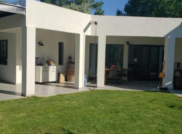 Casa de 5 ambientes, Pilar · Casa Tres Dorm., Manes Propiedades