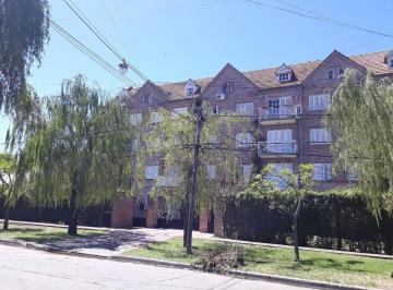 Departamento de 4 ambientes, Esteban Echeverría · Hermoso Depto de 3 Dorm. y Cochera en Pleno Centro de Monte Grande!