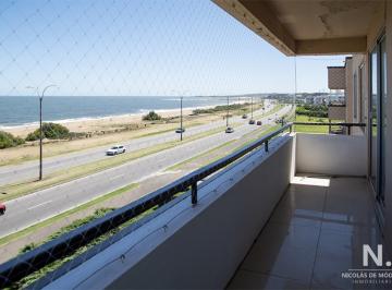 Foto1 · Oportunidad Hermoso Penthouse en Venta, Frente a Playa Mansa