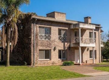 Casa · 280m² · 7 Ambientes · 2 Cocheras · Casa en Venta Country Los Alamos Lote Esquina 1000 m². 4 Dorm.. Excelente!